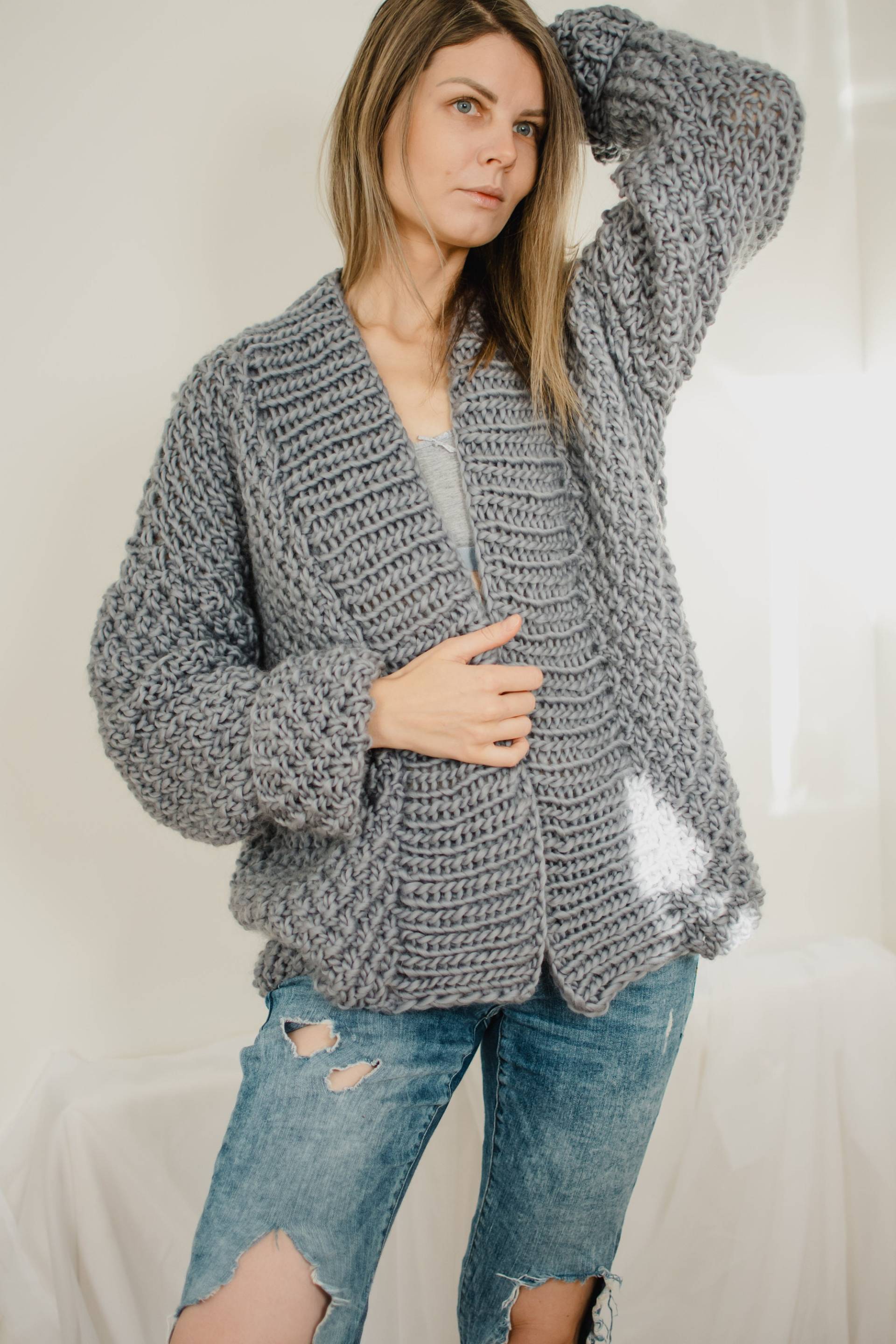 Anaise Grau Grobstrick Strickjacke Merinowolle Handarbeit Öko-Bewusst von ONAbyAgne