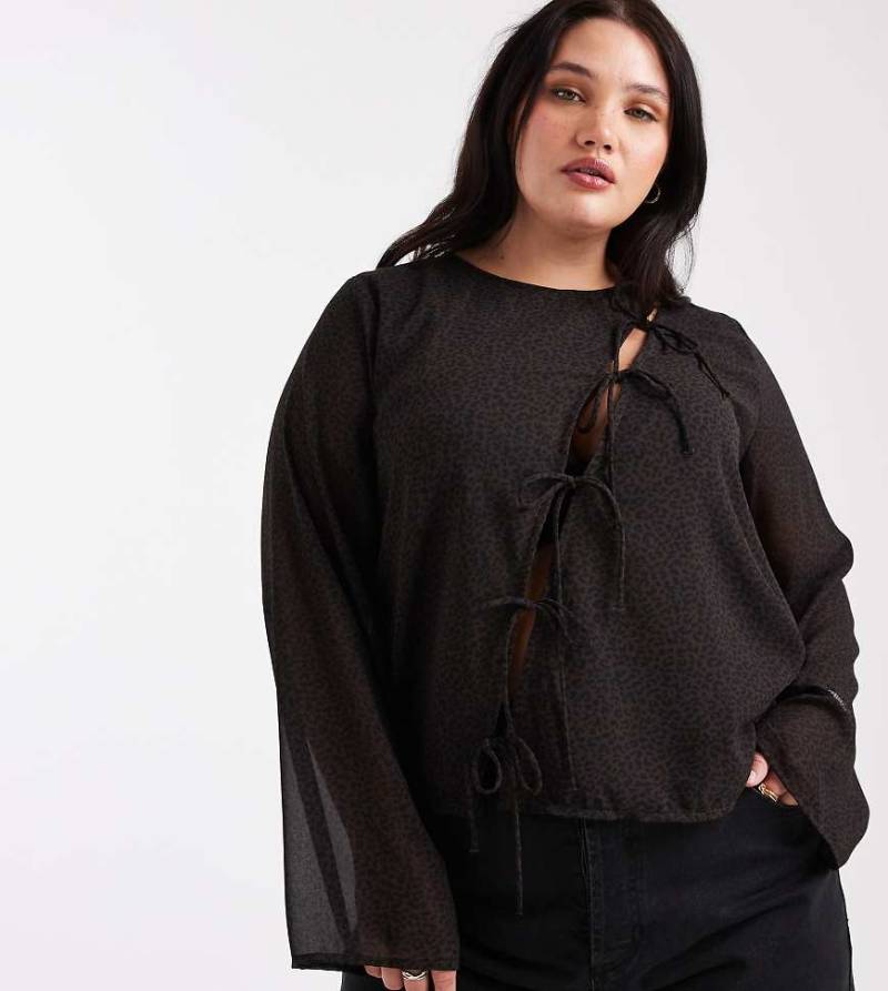 ONLY Curve - Asymmetrisches Oberteil in Braun mit Leopardenmuster und Bindedetails-Brown von ONLY Curve