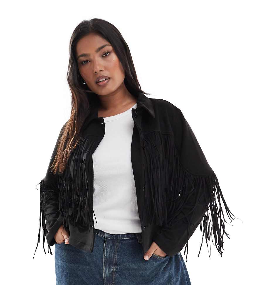 ONLY Curve - Cropped Jacke aus schwarzem Wildlederimitat mit Fransen-Detail von ONLY Curve