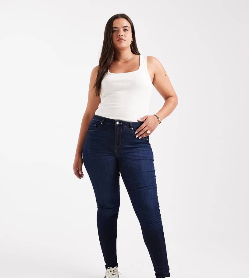 ONLY Curve - Enge Jeans in Dunkelblau mit Push-up-Effekt von ONLY Curve
