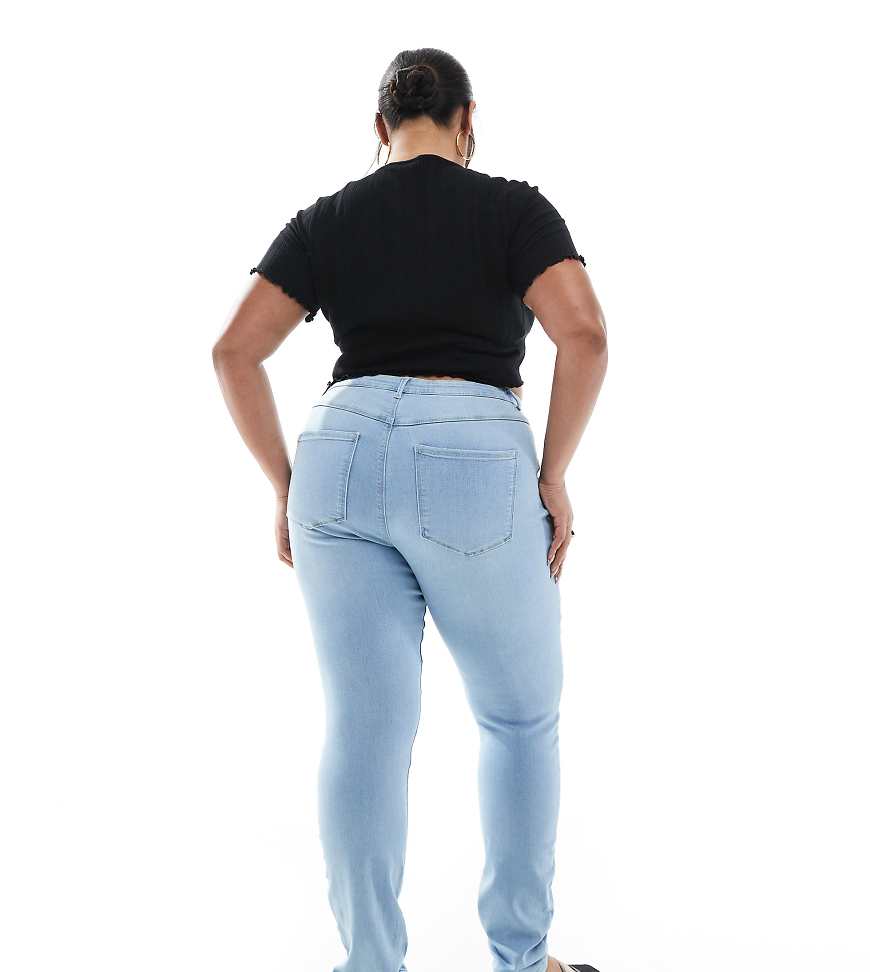 ONLY Curve - Enge Jeans in Hellblau mit Push-up-Effekt von ONLY Curve