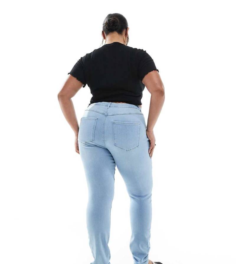 ONLY Curve - Enge Jeans in Hellblau mit Push-up-Effekt von ONLY Curve