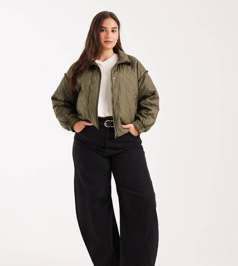ONLY Curve - Gesteppte Cropped Bomberjacke in Khaki-Grün von ONLY Curve