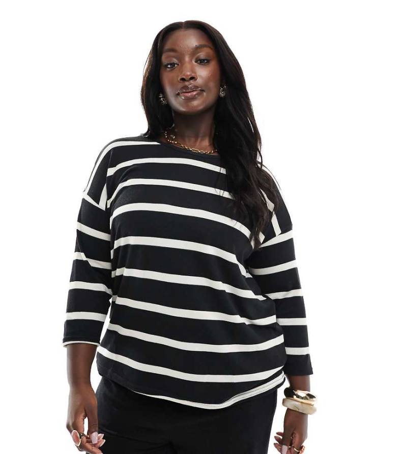 ONLY Curve - Gestreiftes Oberteil in Schwarz und Weiß mit Dreiviertelärmeln von ONLY Curve