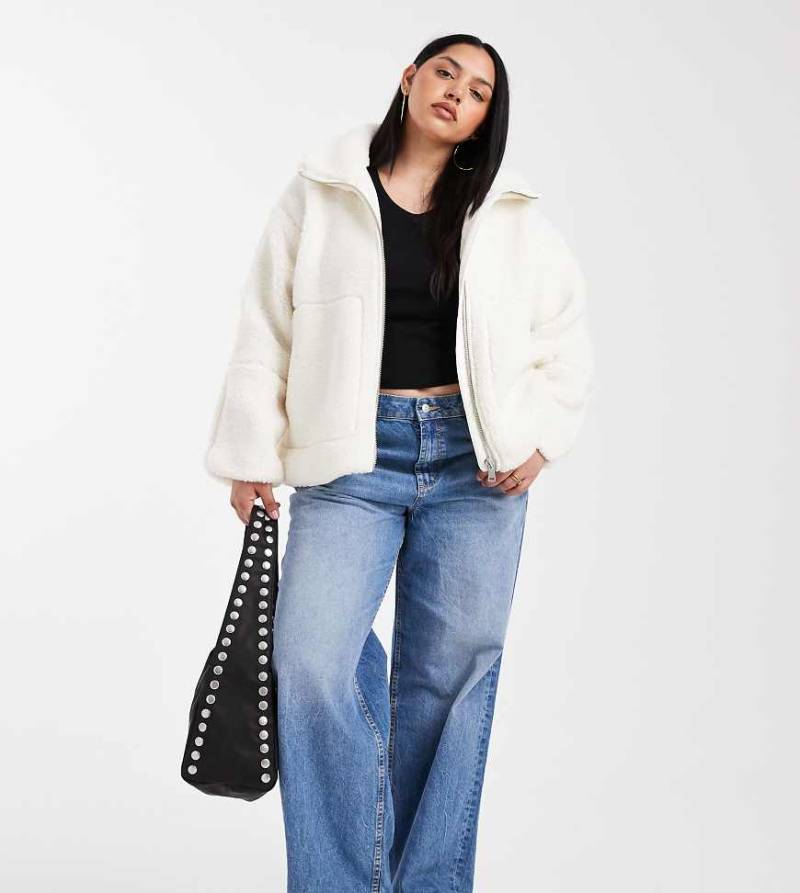 ONLY Curve - Jacke aus Teddyfell in Weiß von ONLY Curve