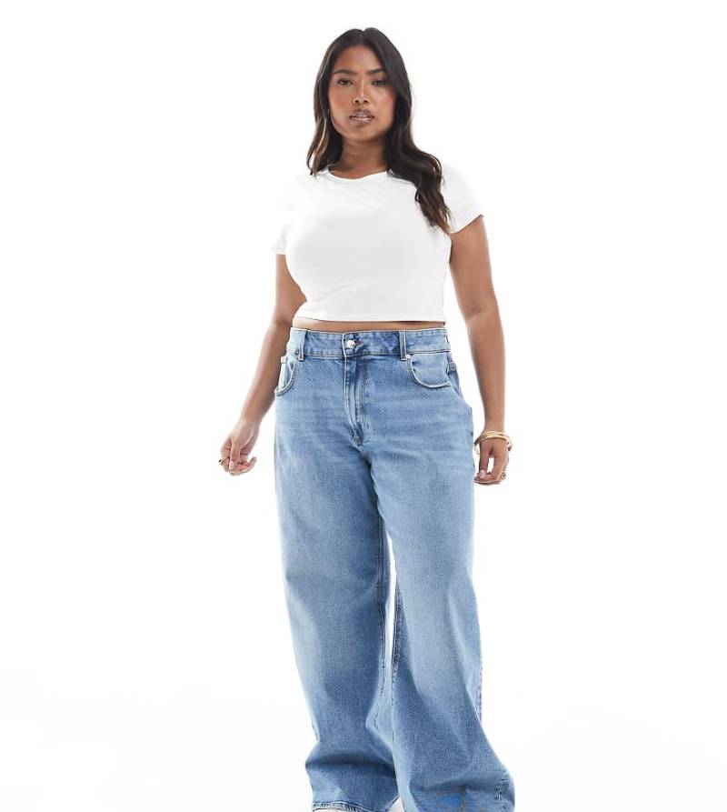 ONLY Curve - Jeans in Mittelblau mit weitem Bein und Juicy-Detail von ONLY Curve