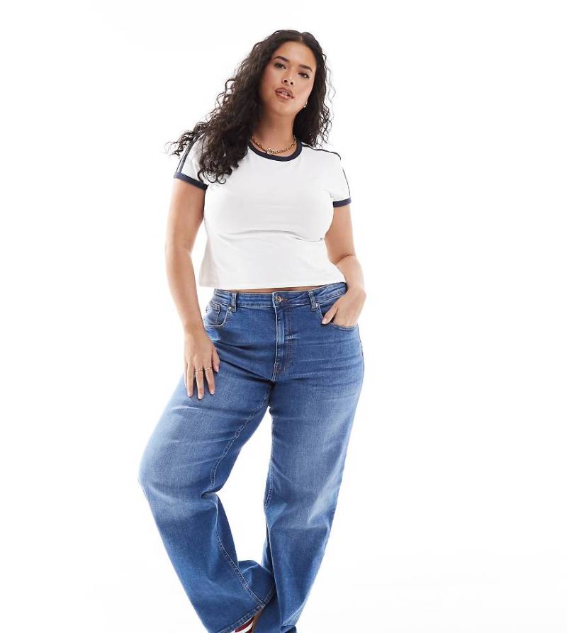 ONLY Curve - Jeans in Mittelblau mit weitem Bein und Juicy-Detail von ONLY Curve