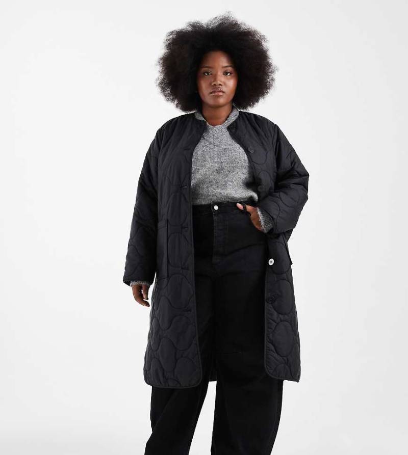 ONLY Curve - Langer Steppmantel in Schwarz von ONLY Curve