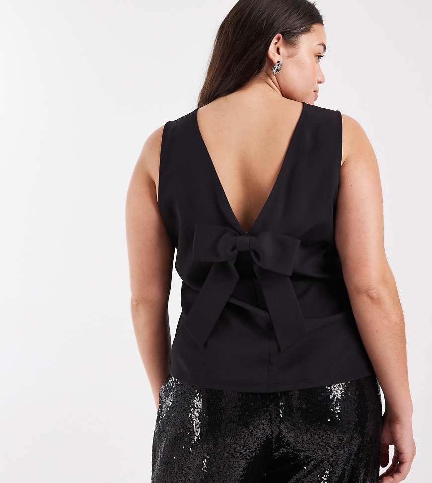 ONLY Curve - Oberteil in Schwarz mit Rückenausschnitt mit Schleife von ONLY Curve