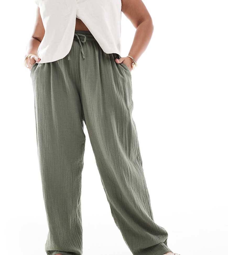 ONLY Curve - Schlupfhose aus dünnem, weitmaschig gewebtem Baumwollstoff in hellem Khaki, Kombiteil-Grün von ONLY Curve