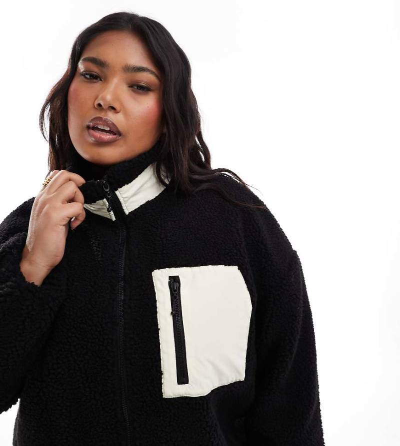 ONLY Curve - Teddyfell-Fleecejacke in Schwarz mit Oversize-Schnitt und Stehkragen von ONLY Curve