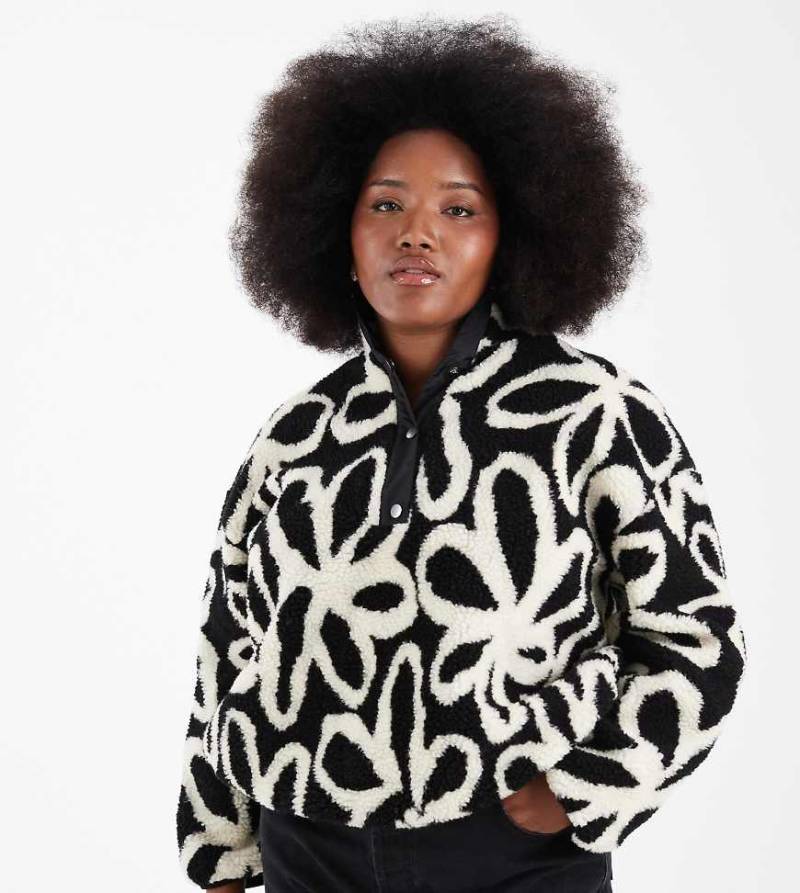 ONLY Curve - Teddyfleece-Jacke mit weißem Blumenmuster und Knopfleiste von ONLY Curve