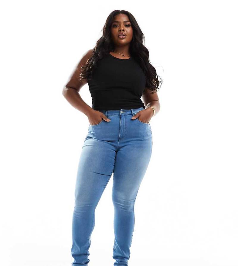 Only Curve - Augusta - Enge Jeans in hellblauer Waschung mit hohem Bund von ONLY Curve