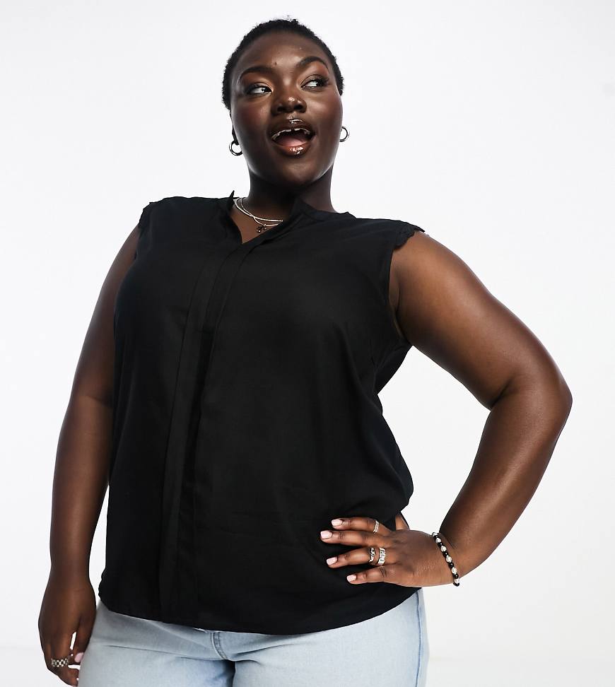 Only Curve - Bluse in Schwarz mit V-Ausschnitt und gehäkeltem Besatz Only Curve - Bluse in Schwarz mit V-Ausschnitt und gehäkeltem Besatz von ONLY Curve