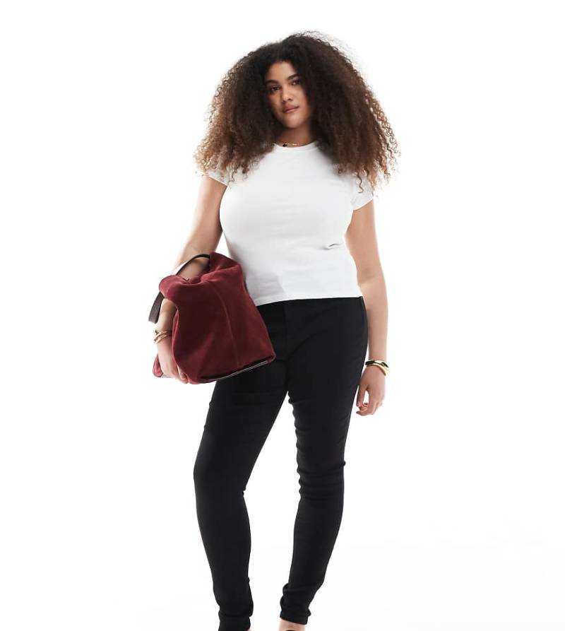 Only Curve - Jeans in Schwarz mit Push-up-Funktion und hohem Bund von ONLY Curve