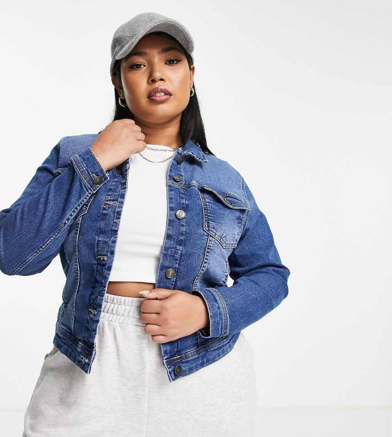 Only Curve - Jeansjacke in mittelblauer Waschung von ONLY Curve