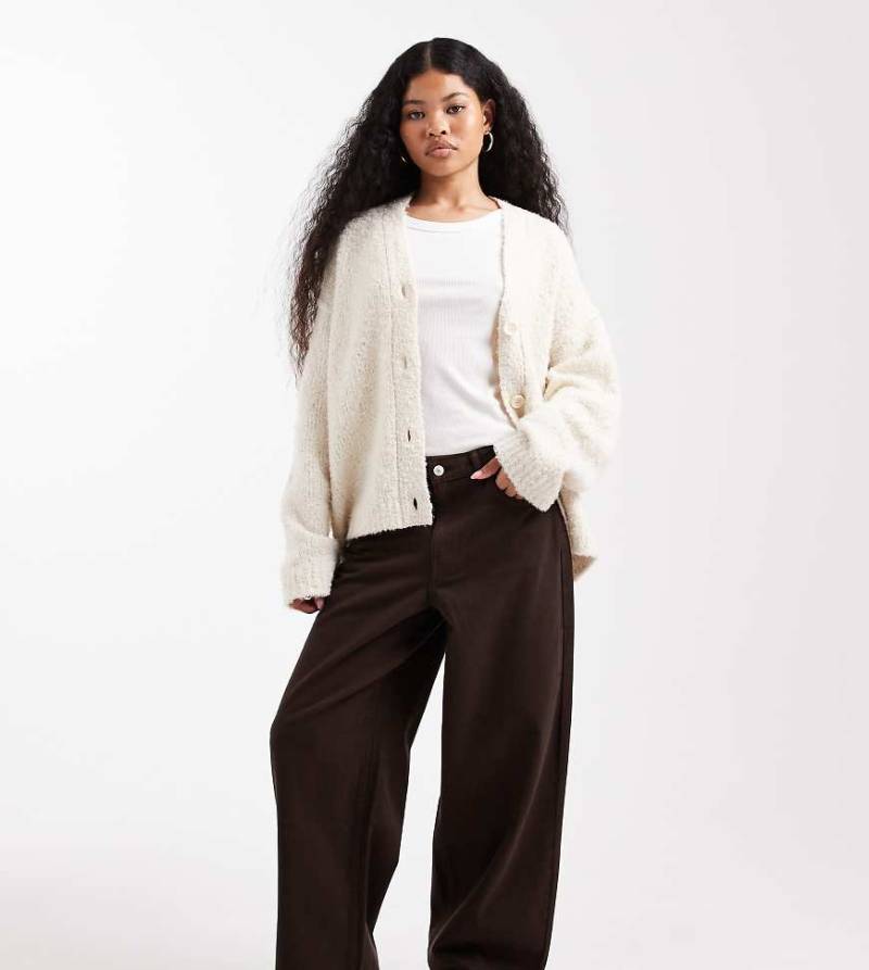 ONLY Petite - Barrel-Leg-Jeans in Braun mit hohem Bund-Brown von ONLY Petite