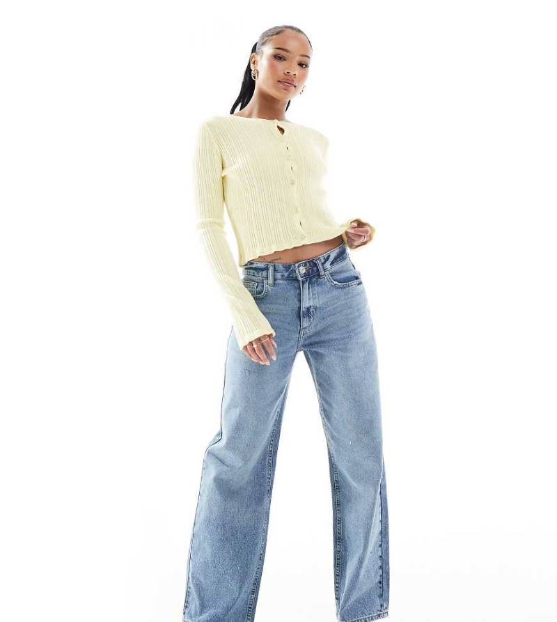 ONLY Petite - Ella - Straight-Fit-Jeans in Mittelblau mit mittelhohem Bund von ONLY Petite