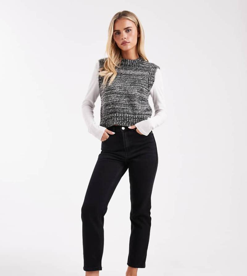 ONLY Petite - Emily - Gerade geschnittene Jeans in Schwarz mit hohem Bund von ONLY Petite