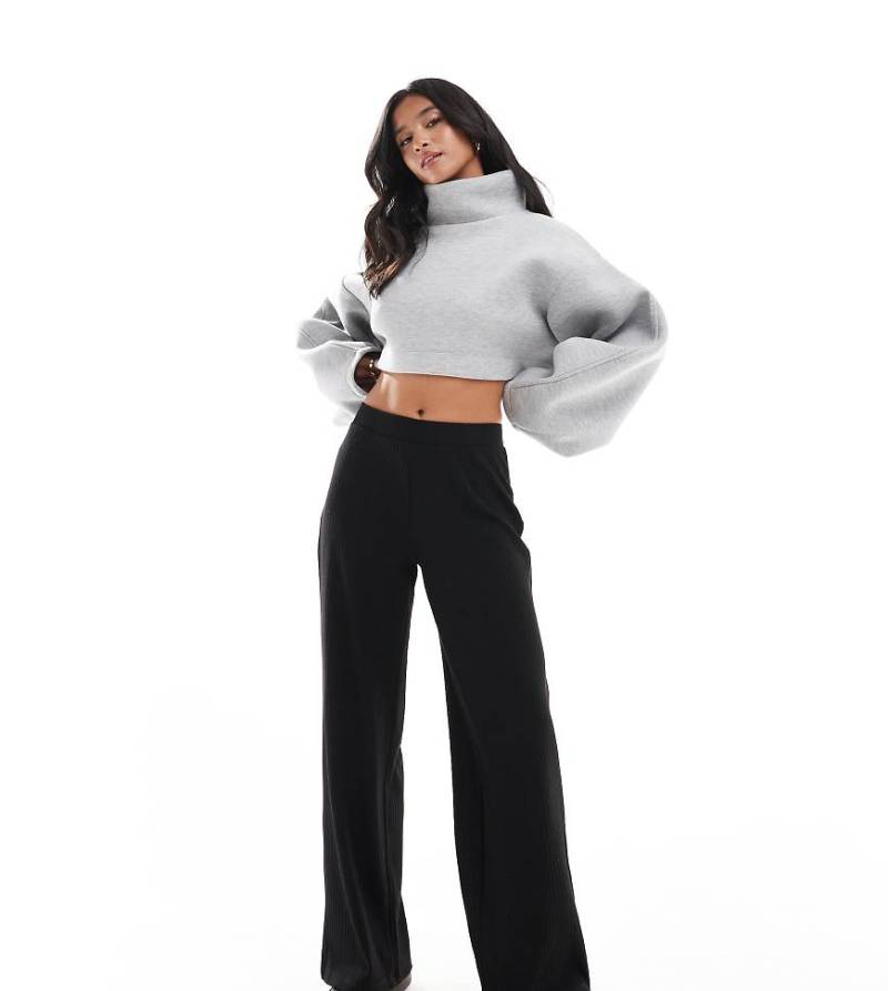 ONLY Petite - Gerippte Hose in Schwarz mit weitem Schnitt von ONLY Petite