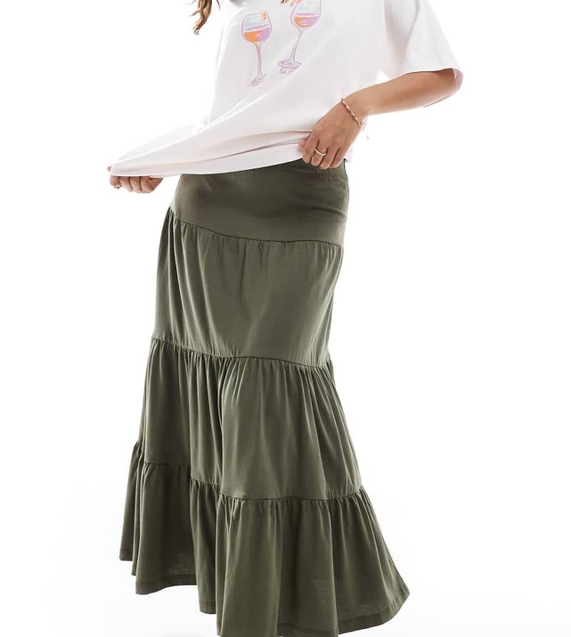 ONLY Petite - Gestufter Maxirock in Khaki-Grün von ONLY Petite