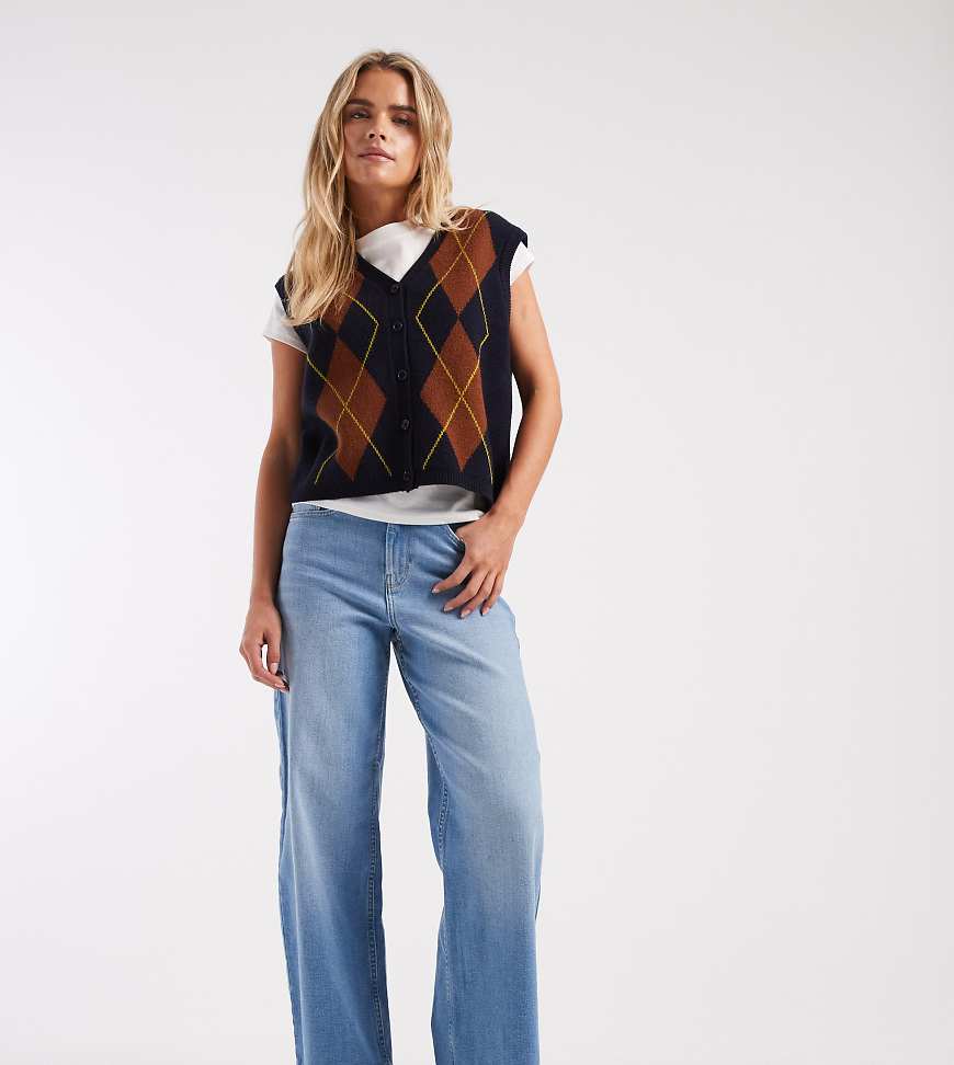 ONLY Petite - Hannah - Jeans in Hellblau mit sehr hohem Bund und weitem Bein von ONLY Petite