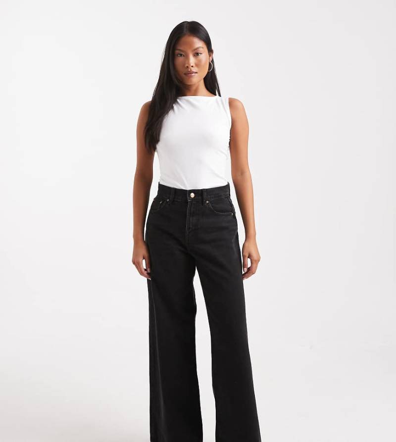 ONLY Petite - Hope - Jeans in Schwarz mit hohem Bund und weitem Bein von ONLY Petite