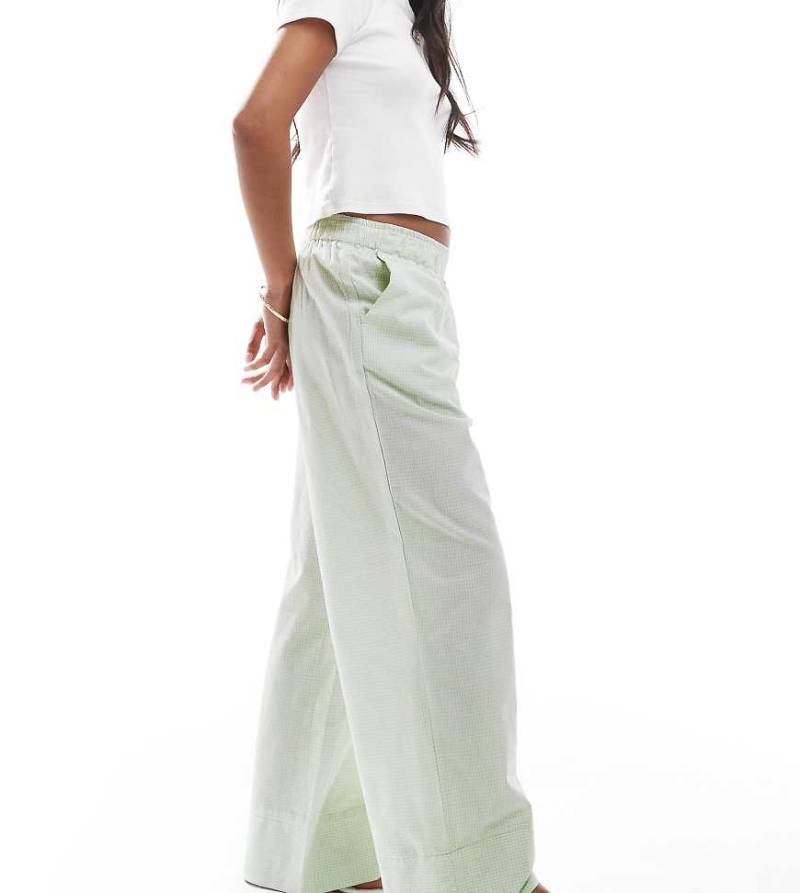 ONLY Petite - Hose in Grün mit weitem Bein, Boxershorts-Bund und Vichy-Karos von ONLY Petite