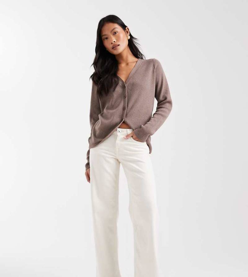 ONLY Petite - Judy - Jeans in Ecru mit weitem Bein und niedrigem Bund-Weiß von ONLY Petite