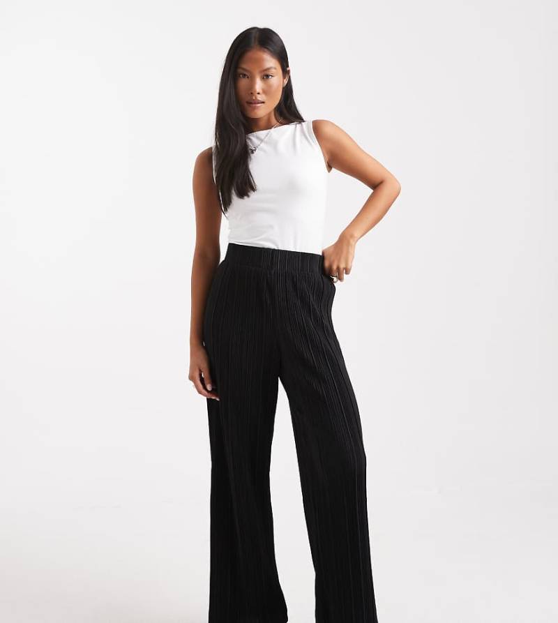 ONLY Petite - Kastige Plissee-Hose in Schwarz mit weitem Bein von ONLY Petite