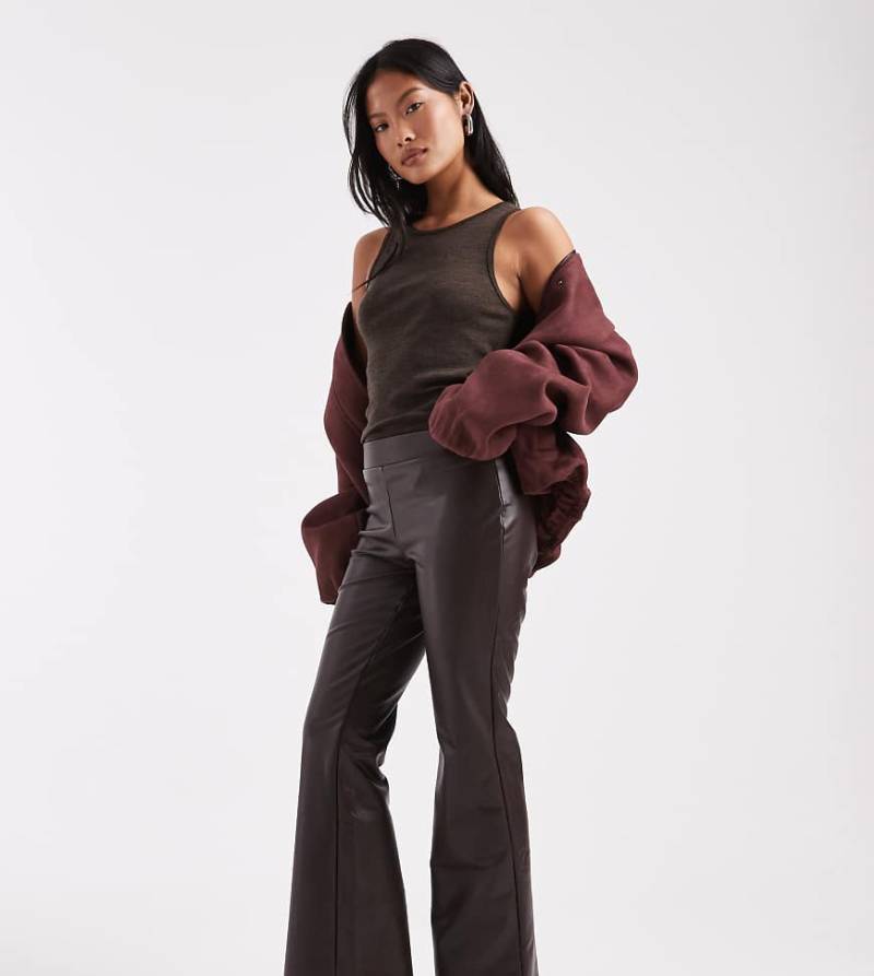 ONLY Petite - Kunstleder-Schlaghose in Braun-Brown von ONLY Petite