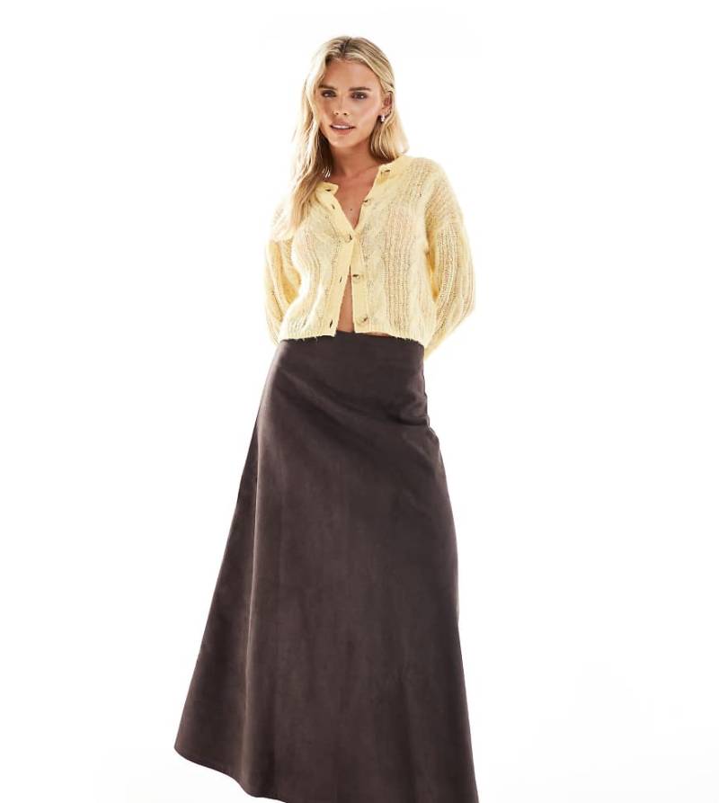 ONLY Petite - Maxirock aus Wildlederimitat in Braun-Brown von ONLY Petite
