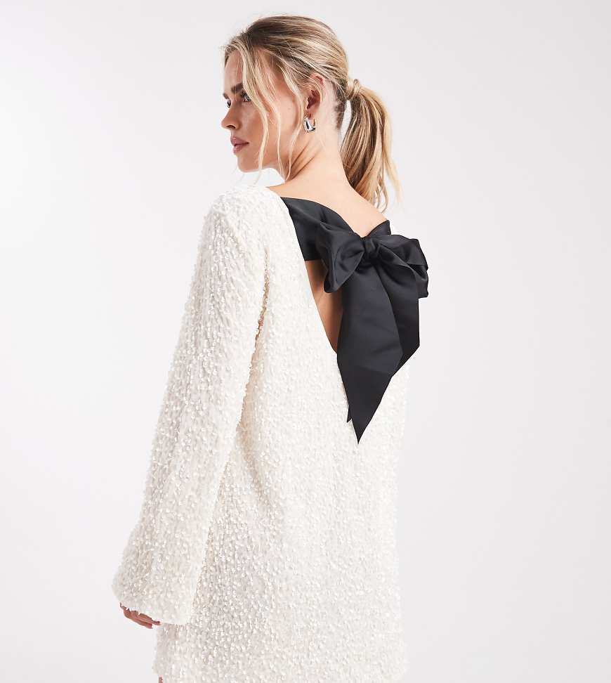 ONLY Petite - Pailletten-Minikleid in Weiß mit Rückenschleife von ONLY Petite