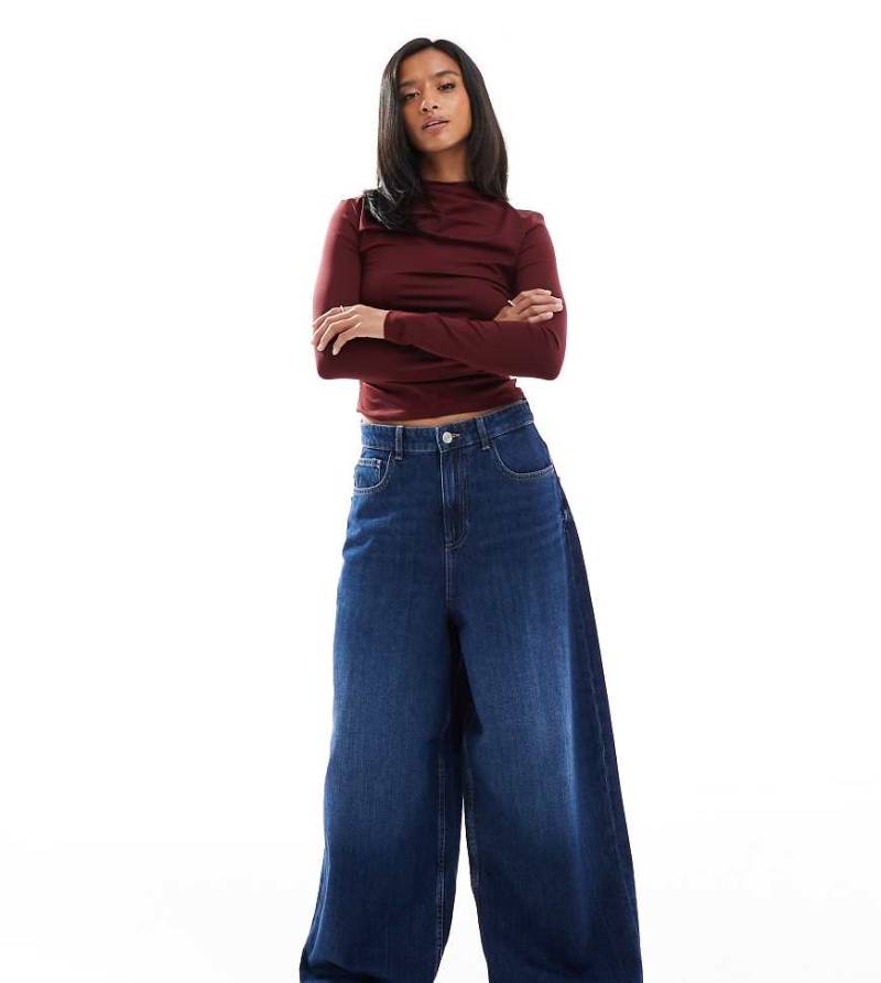 ONLY Petite - Paulina - Weite Jeans aus dunkelblauem Denim mit hohem Bund von ONLY Petite