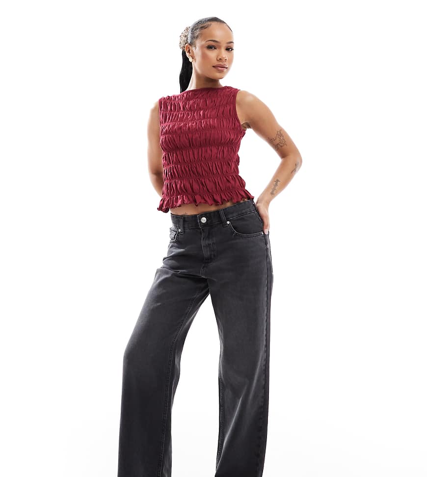 Only Petite - Ella - Jeans in schwarzer Waschung mit mittelhohem Bund und geradem Schnitt von ONLY Petite