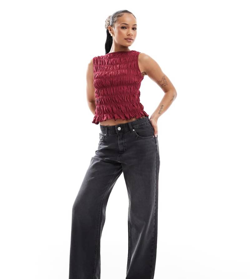 Only Petite - Ella - Jeans in schwarzer Waschung mit mittelhohem Bund und geradem Schnitt von ONLY Petite