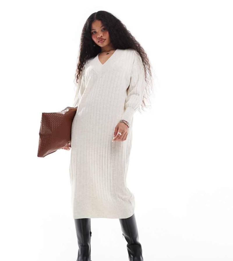 Only Petite - Langes Strickkleid in Cremeweiß mit V-Ausschnitt von ONLY Petite