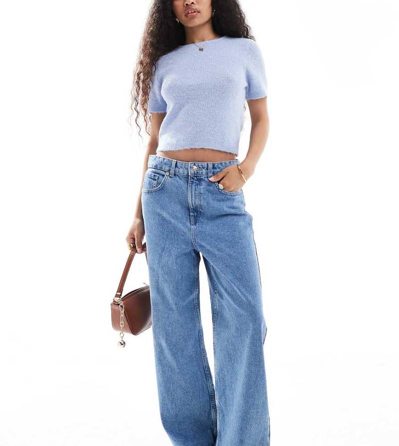 Only Petite - Maisie - Locker sitzende Jeans in Hellblau mit weitem Bein und niedrigem Bund von ONLY Petite