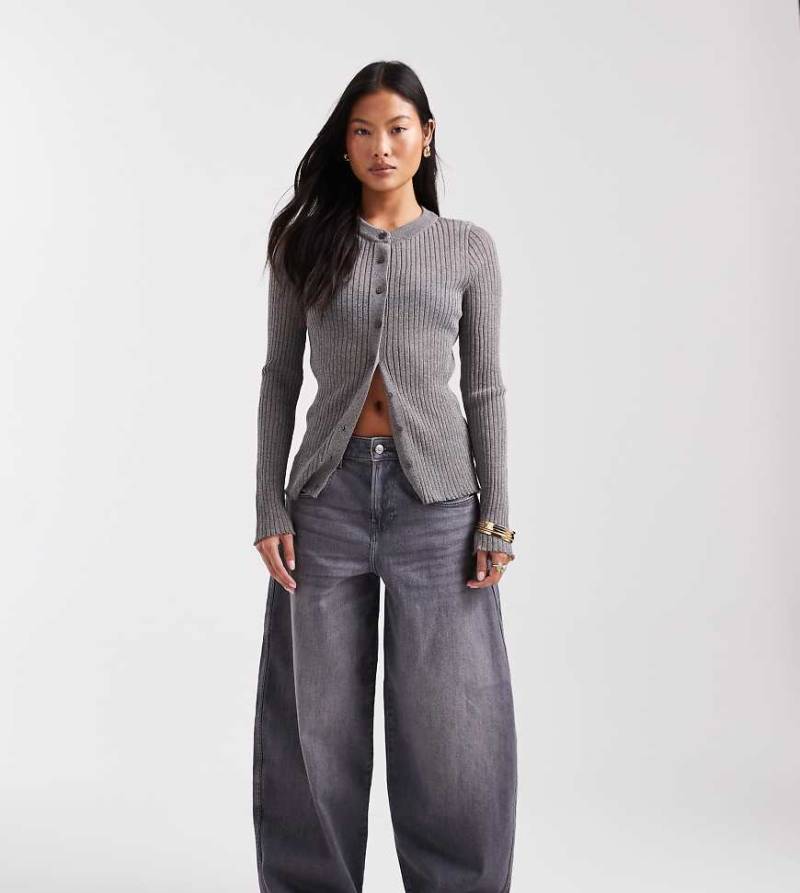 Only Petite - Tamy - Barrel-Jeans aus Denim in Grau von ONLY Petite