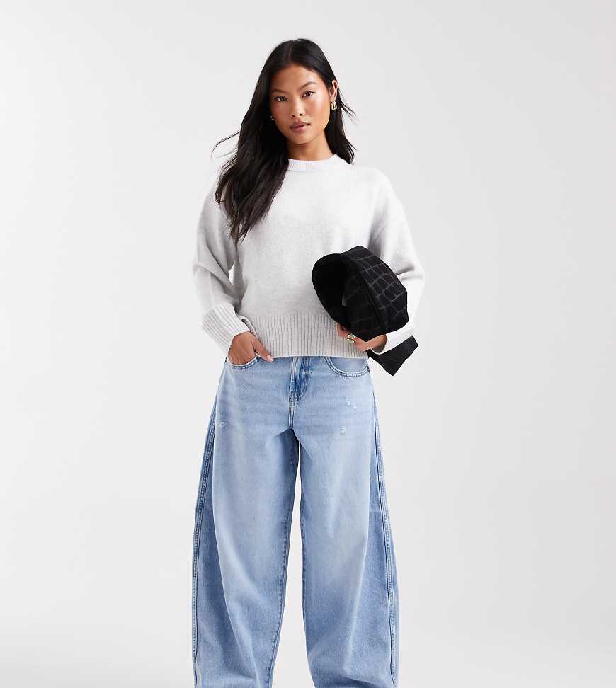 Only Petite - Taylor - Jeans in Hellblau mit abgerundetem Beinschnitt und hohem Bund von ONLY Petite