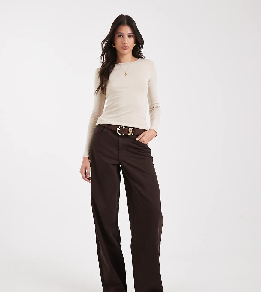 ONLY Tall - Barrel-Leg-Jeans in Braun mit hohem Bund-Brown von ONLY Tall