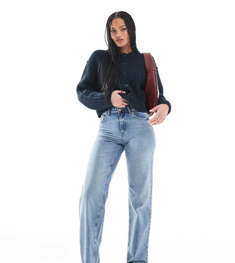 ONLY Tall - Ella - Gerade geschnittene Jeans in Mittelblau mit mittelhohem Bund von ONLY Tall