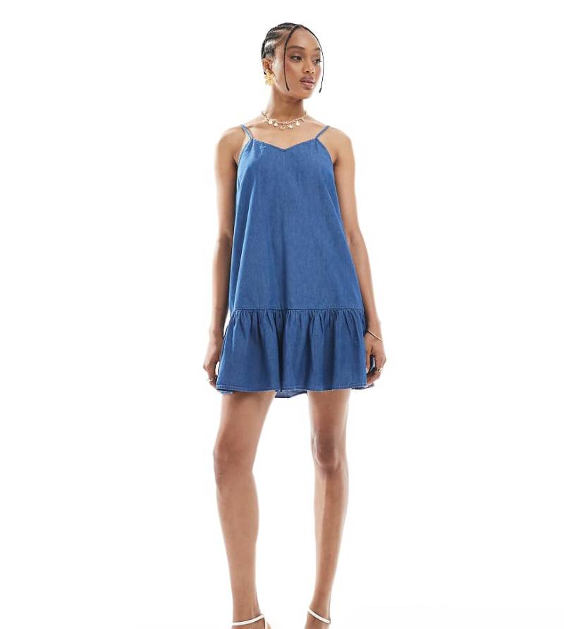 ONLY Tall - Chambray-Minikleid in Mittelblau mit tiefer Taille von ONLY Tall