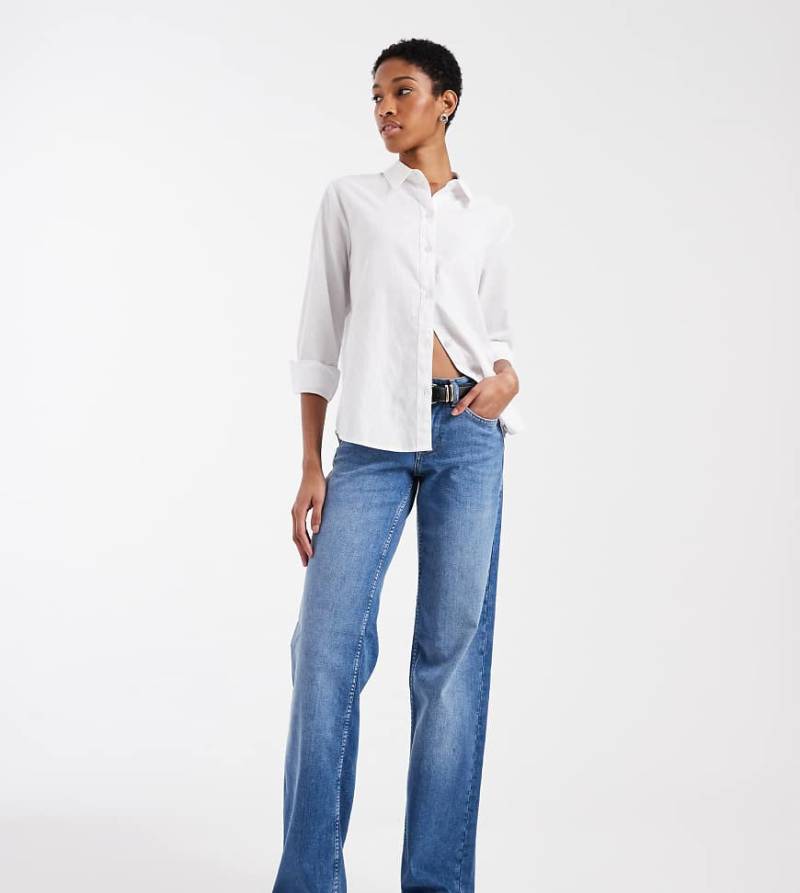 ONLY Tall - Judy - Jeans aus mittelblauem Denim mit niedrigem Bund und weitem Bein von ONLY Tall