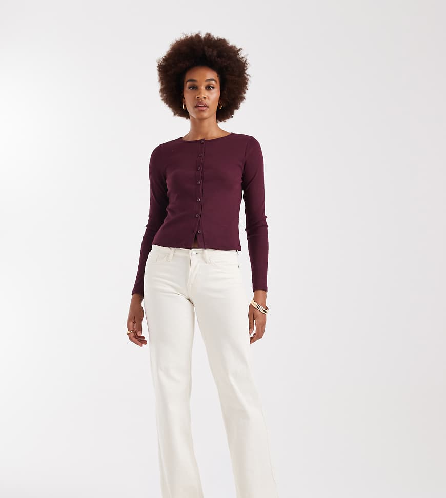 ONLY Tall - Judy - Jeans in Ecru mit weitem Bein und niedrigem Bund-Weiß von ONLY Tall