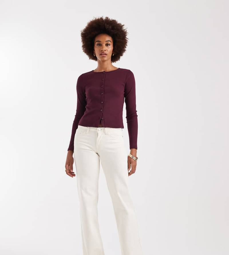 ONLY Tall - Judy - Jeans in Ecru mit weitem Bein und niedrigem Bund-Weiß von ONLY Tall