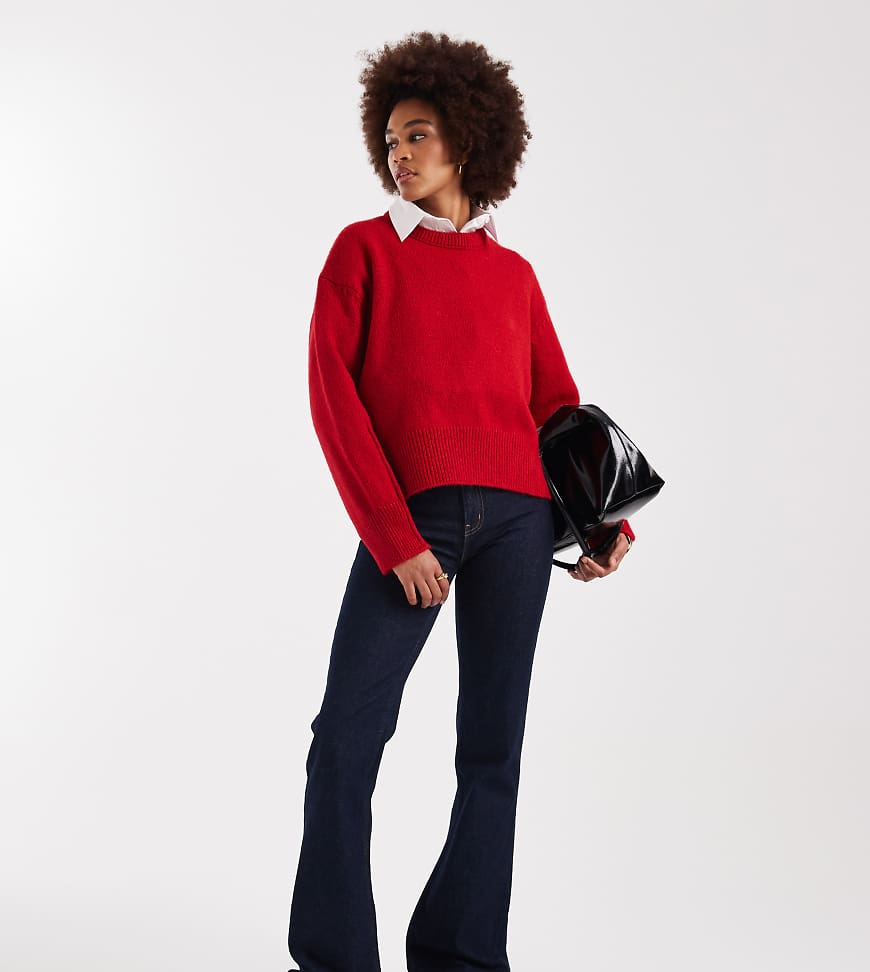 ONLY Tall - Juicy - Ausgestellte Jeans in dunkelblauer Rinse-Waschung von ONLY Tall