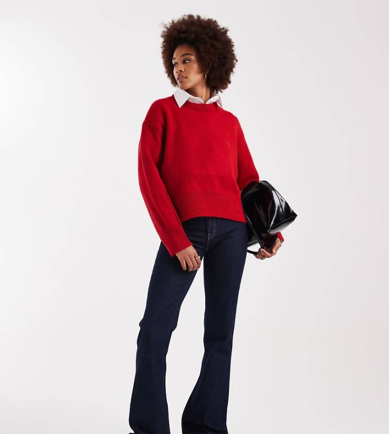 ONLY Tall - Juicy - Ausgestellte Jeans in dunkelblauer Rinse-Waschung von ONLY Tall