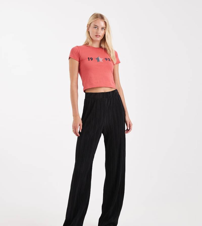ONLY Tall - Kastige Plissee-Hose in Schwarz mit weitem Bein von ONLY Tall