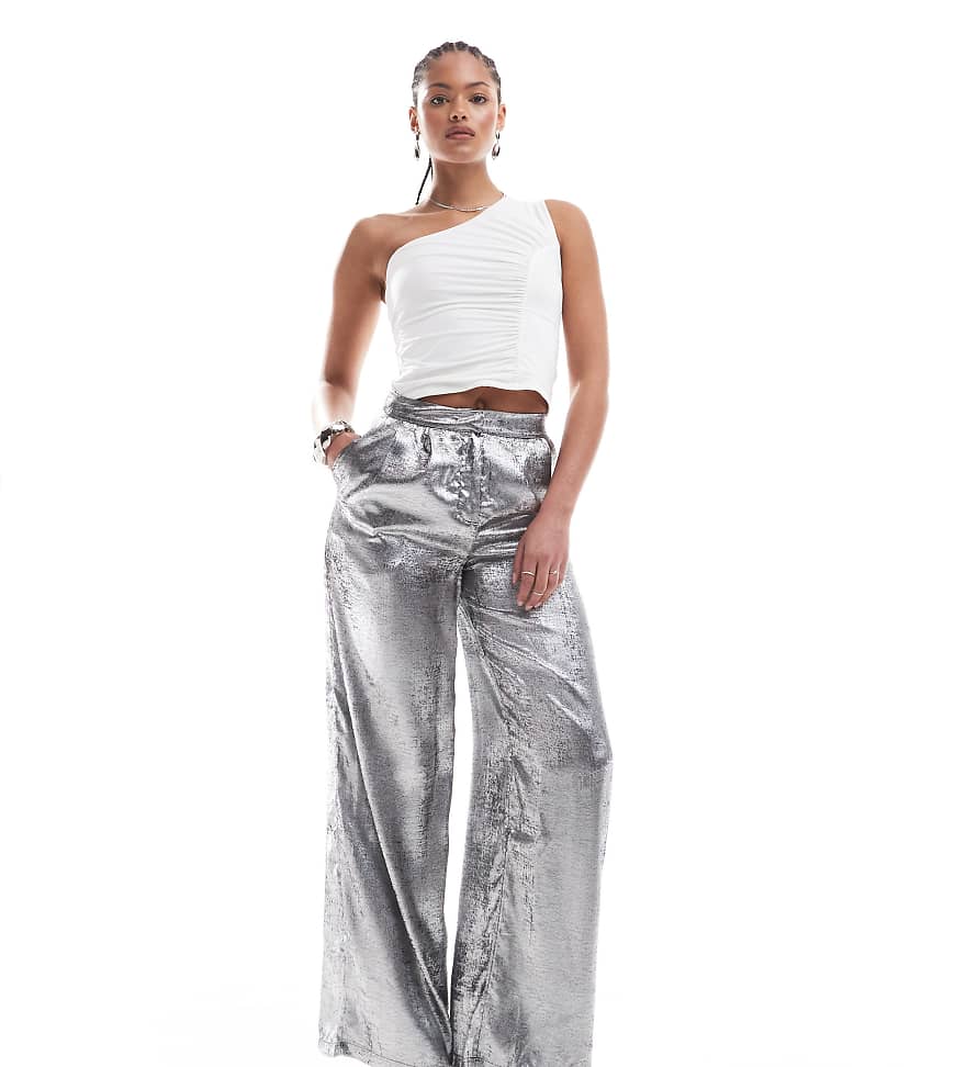 ONLY Tall - Locker sitzende Hose mit durchgehender Folienbeschichtung in Graphit-Silber von ONLY Tall